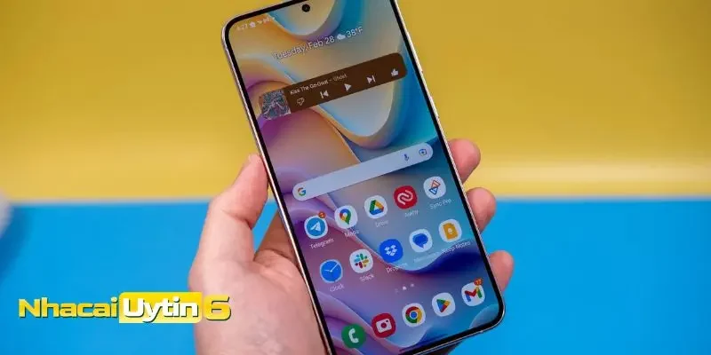 Mơ thấy mất điện thoại do vô tình đánh rơi